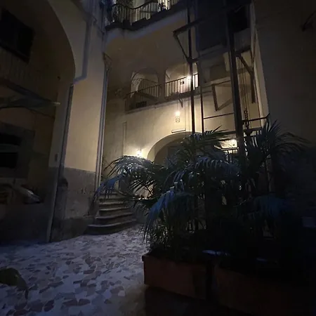 Anni Chiaia Apartman *